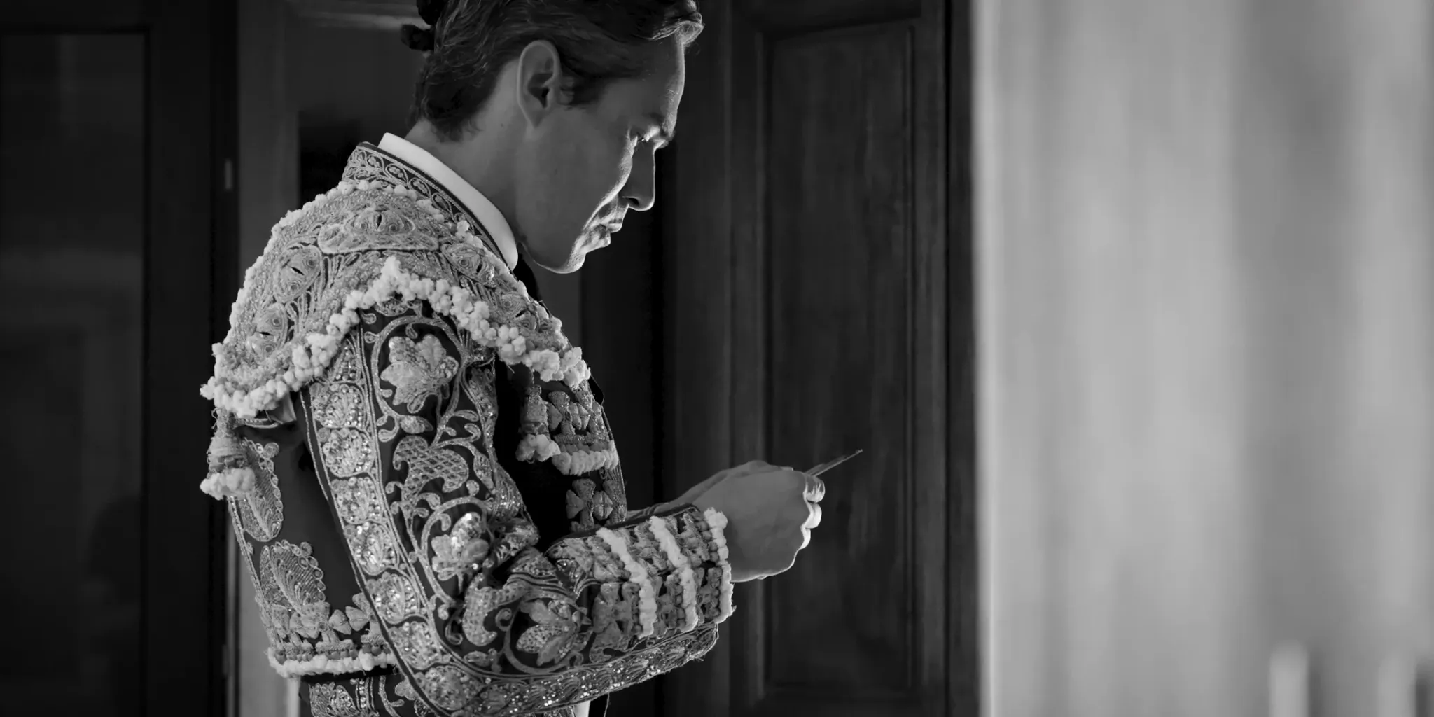 A matador in private preparation before the plaza